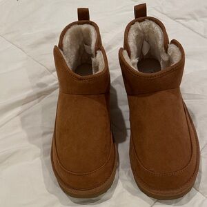 Old Navy Cream Cozy-Lined Footwear